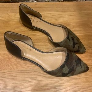 Banana Republic Camo D’Orsay Flat. 6.5